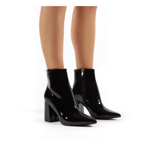 QUPID Boots Black Ankle Boots Black Faux Patent Leather Women Boots Size 6 - Picture 1 of 16